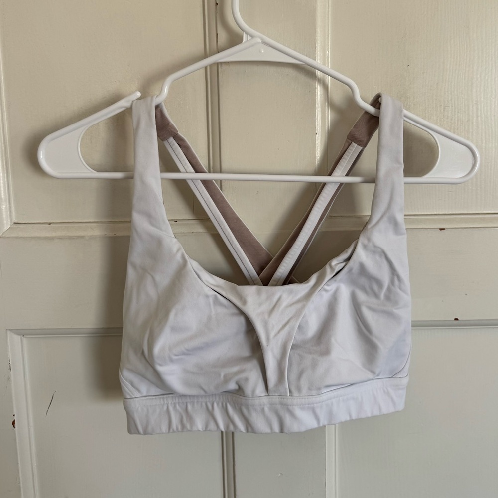 Lululemon white‎ Stash it All bra size 6